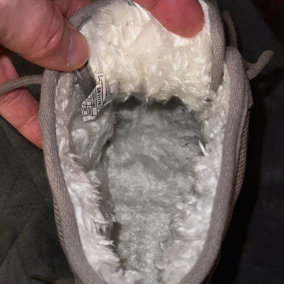 Size 11 Ugg brand super warm and comfy high top shoes - Picture 11 of 12